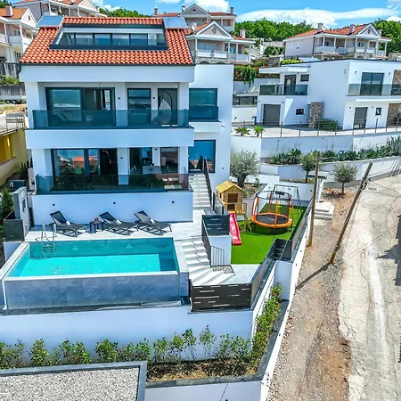 Vista Vila *