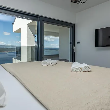 Vista Villa *