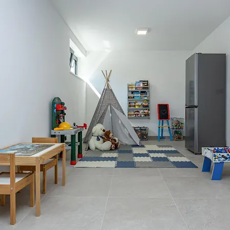 Vista Villa *