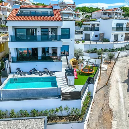 Vista Villa *
